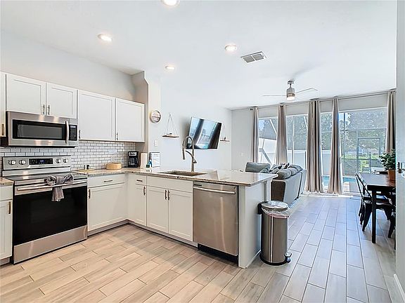 3rd image of 2535 Renshaw St