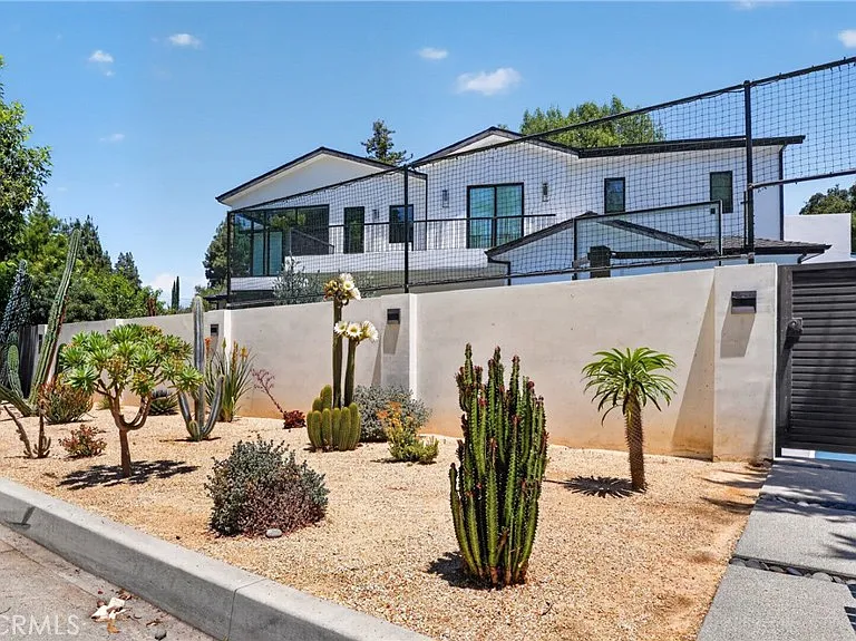 5050 Arundel Dr — Photo 6