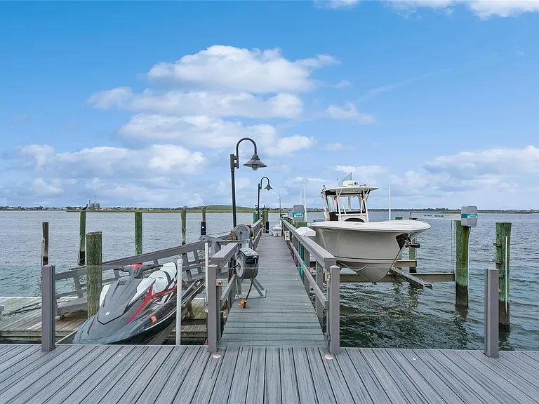 319 Harbor Dr — Photo 5