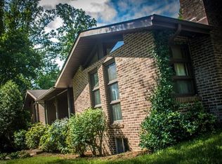 136 Bishop Ln, Flat Rock, NC 28731