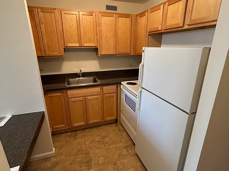 1030 N State St #5M — Photo 3