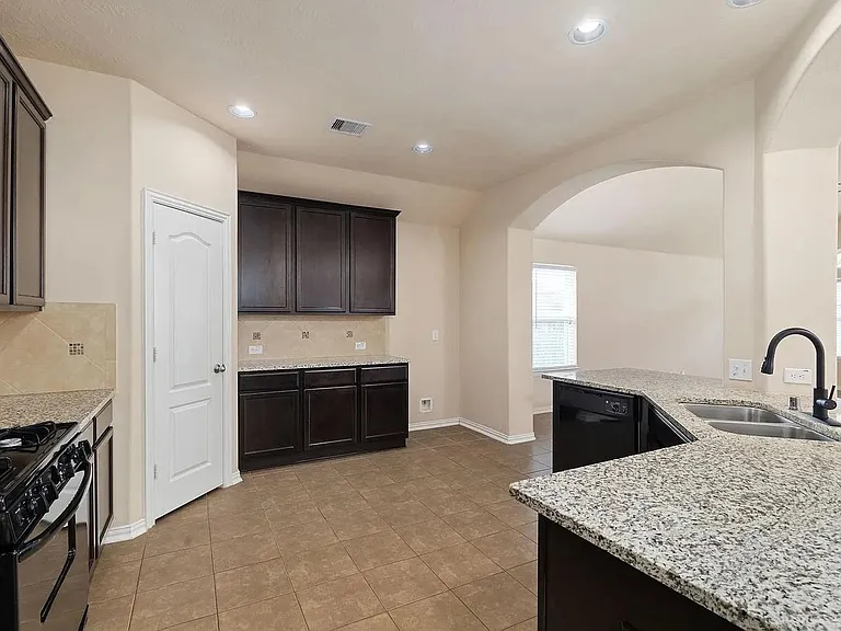 16007 David Hill Ln — Photo 8