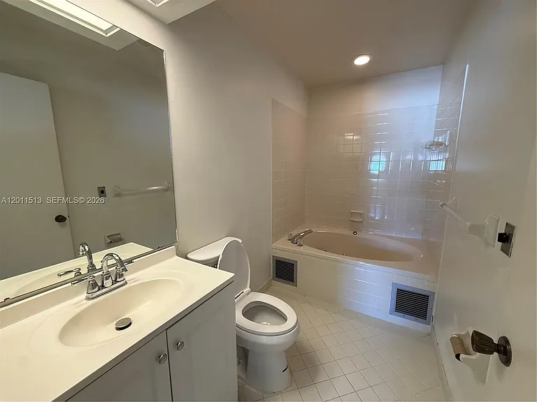 123 SW 47th Ter #201 — Photo 15