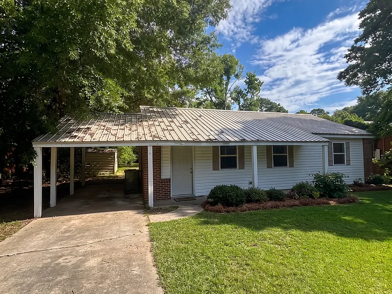 370 Collinwood Ave — Photo 1