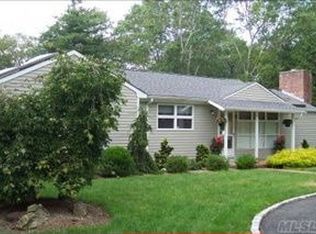 2 Barracuda Rd, East Quogue, NY 11942