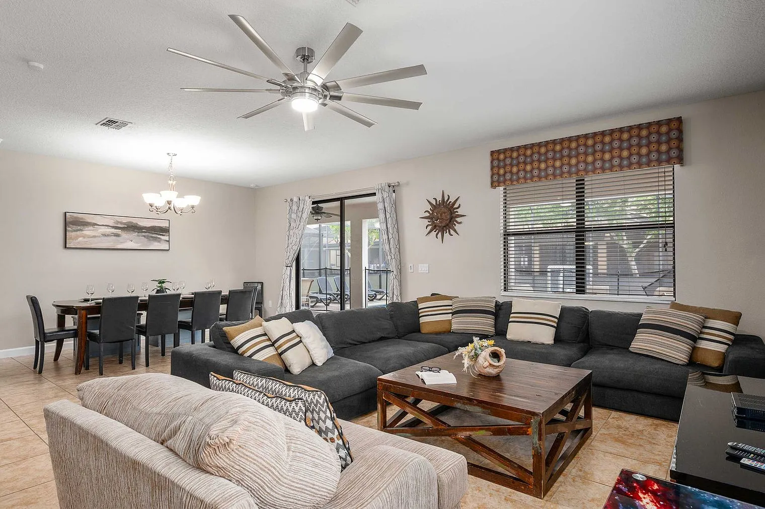 9 bed, 5.0 bath, 3907 sqft, $8,929 — Photo 4