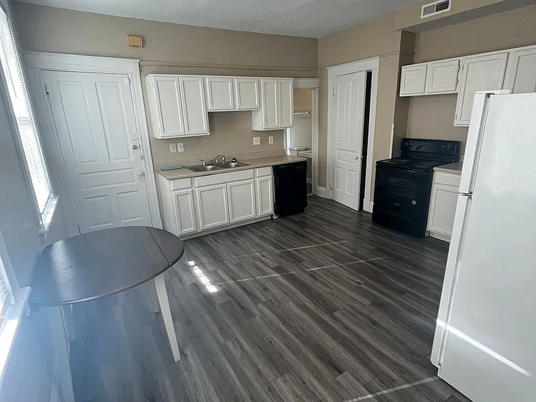 235 Emming St — Photo 9