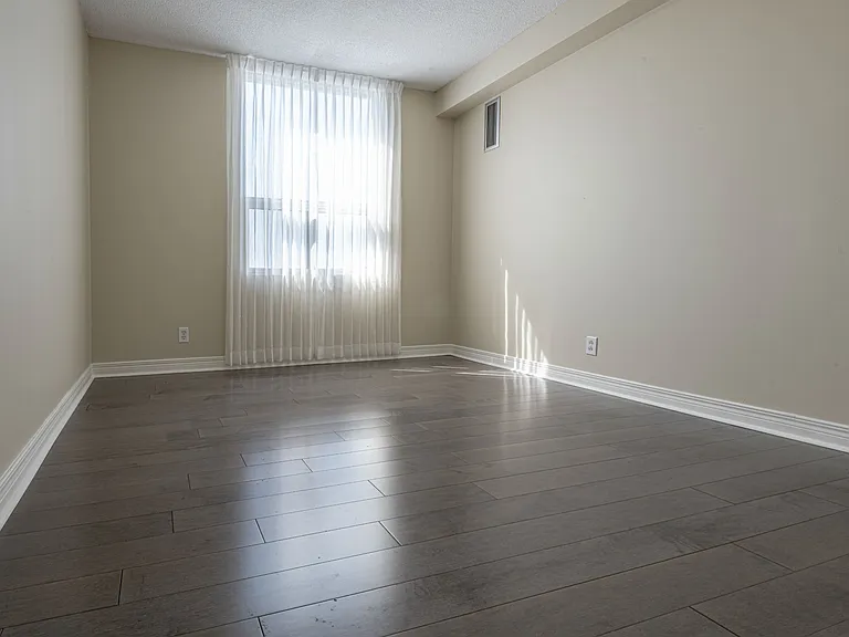 641 Bathgate Dr — Photo 8