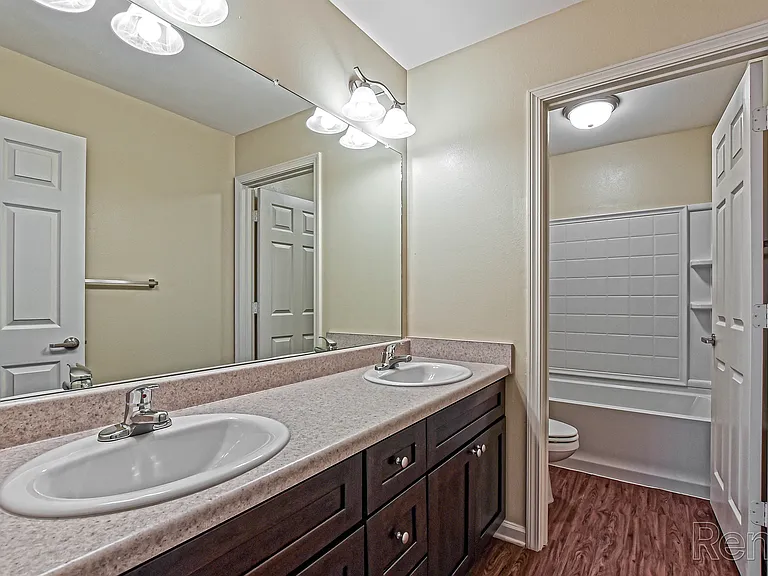 Oak Manor Villas — Photo 35