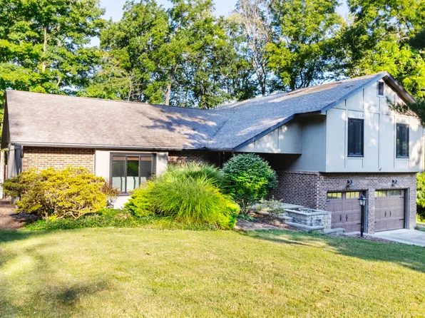 2528 S Buttonwood Ln, Bloomington, IN 47401