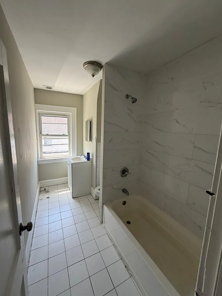 Building Photo - 127 5th St #2