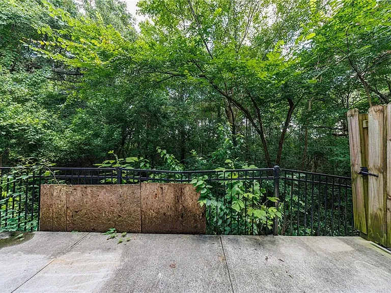 733 Taylor Ct NE — Photo 44