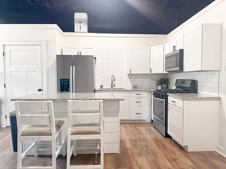 209 S Church St — Photo 19