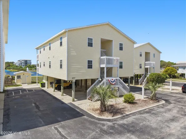 217 Atlanta Avenue Apt 2a, Carolina Beach, NC 28428