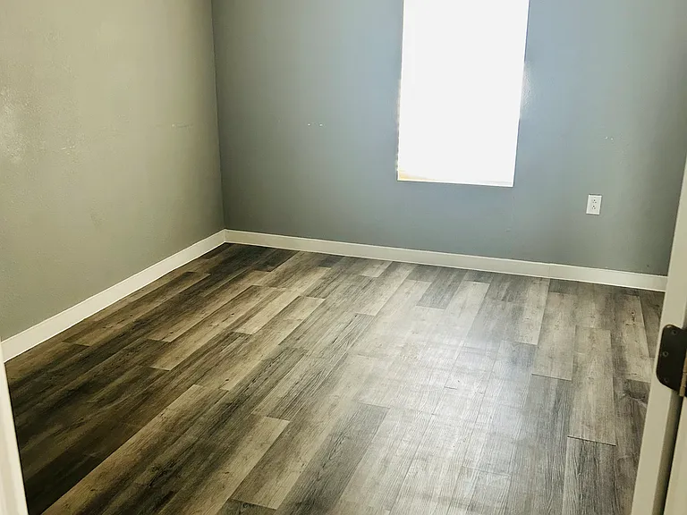 112 E Jefferson St — Photo 6