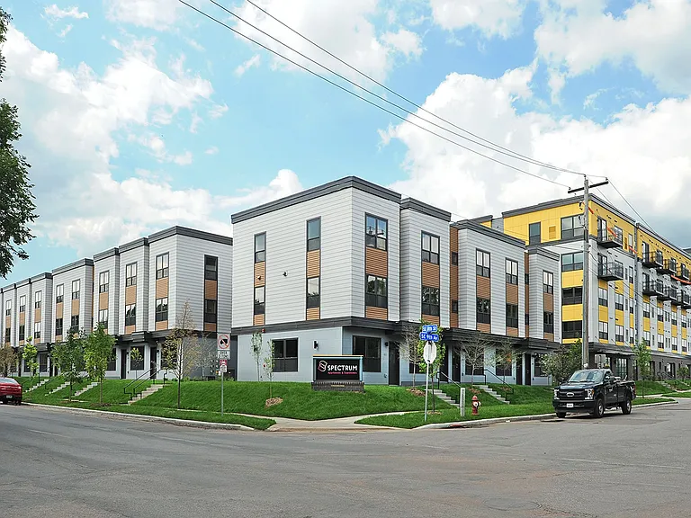 Spectrum Apartments & Townhomes — Photo 20