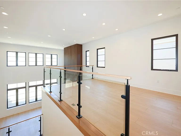 446 Ridgecrest — Photo 8