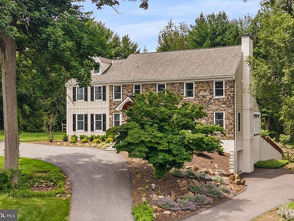 2nd image of 112 Hunt Valley Cir