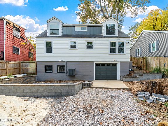 2nd image of 805 E Churchwell Ave