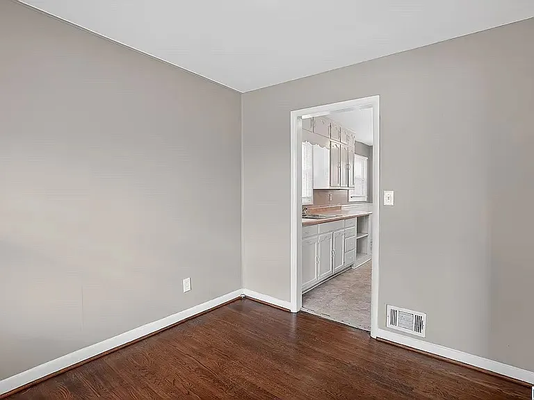 317 Westwood Dr — Photo 2