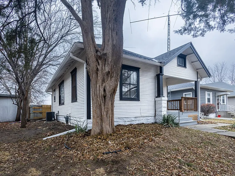 1442 Plum St — Photo 2