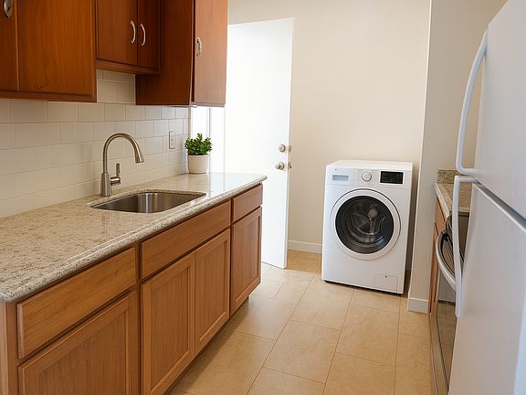 *Espanol*
Cocina con estufa y refrigerador

*Enlgish*
Kitchen with stove and Refrigerator