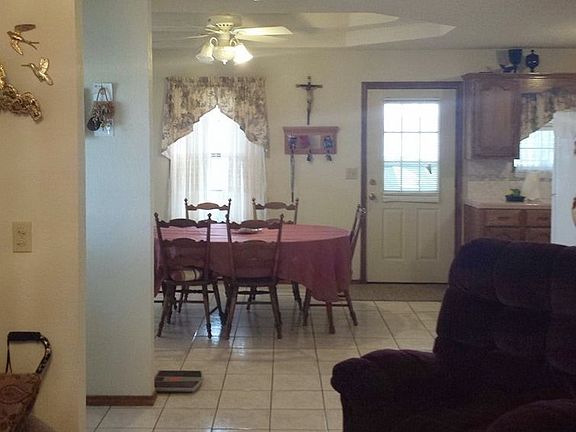 4th image of 729 Christina St
