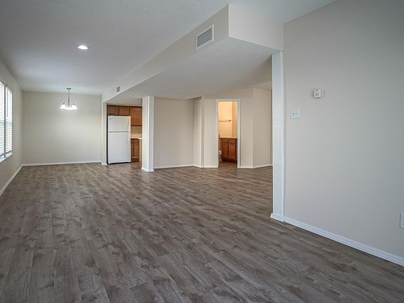 5th image of 5315 Canoncito Pl NW