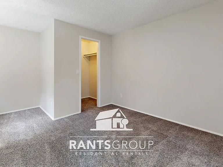 660 Malibu Dr SE — Photo 18