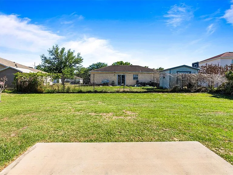 612 Linnet Ct — Photo 34