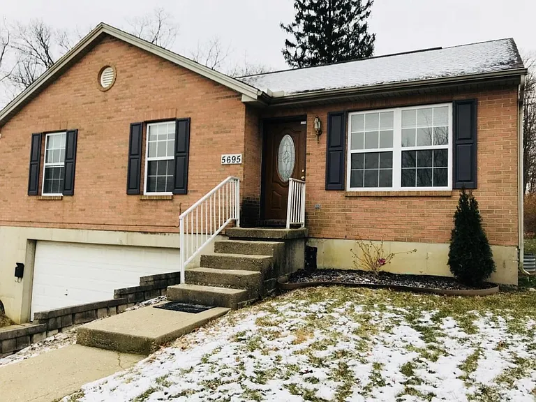 5695 Victoryview Ln — Photo 2