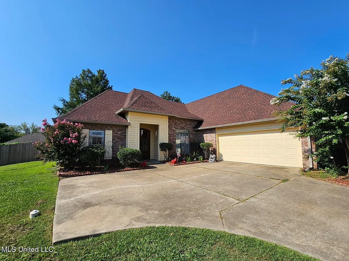 Building Photo - 413 Ashtree Ln