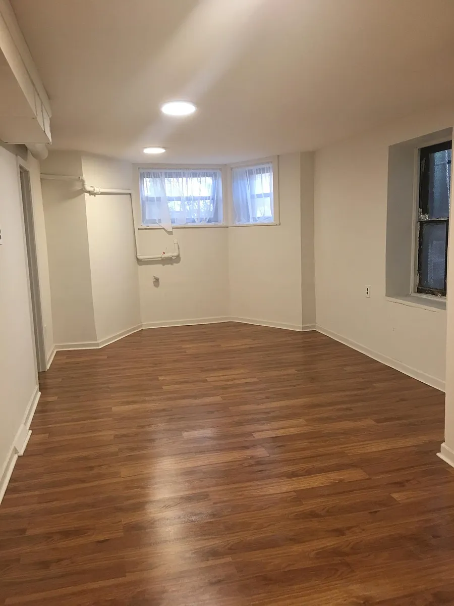living room without furniture - 1038 S Oakley Blvd #B