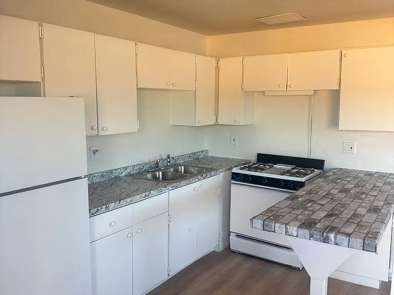 1132 Palomas Dr SE — Photo 5