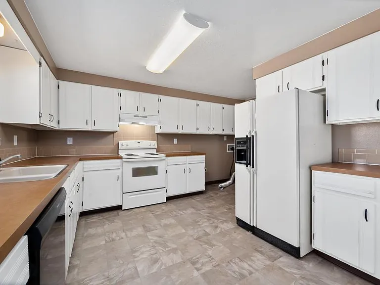3669 Butternut Dr — Photo 8