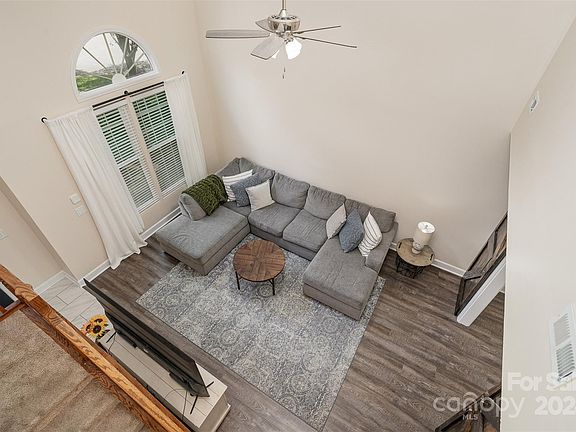 5th image of 3601 Broad Oak Dr