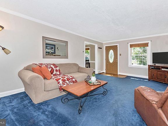 4th image of 836 Armstrong Ave