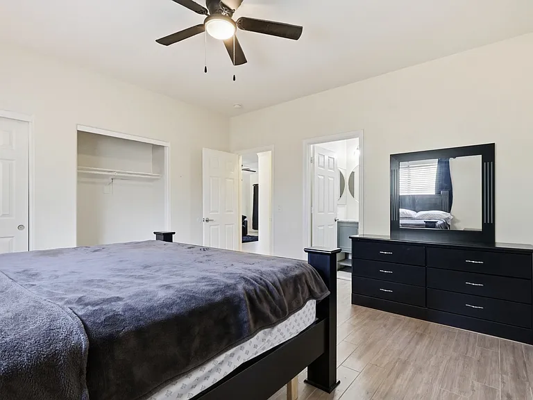 1008 W Saint Charles Ave — Photo 8