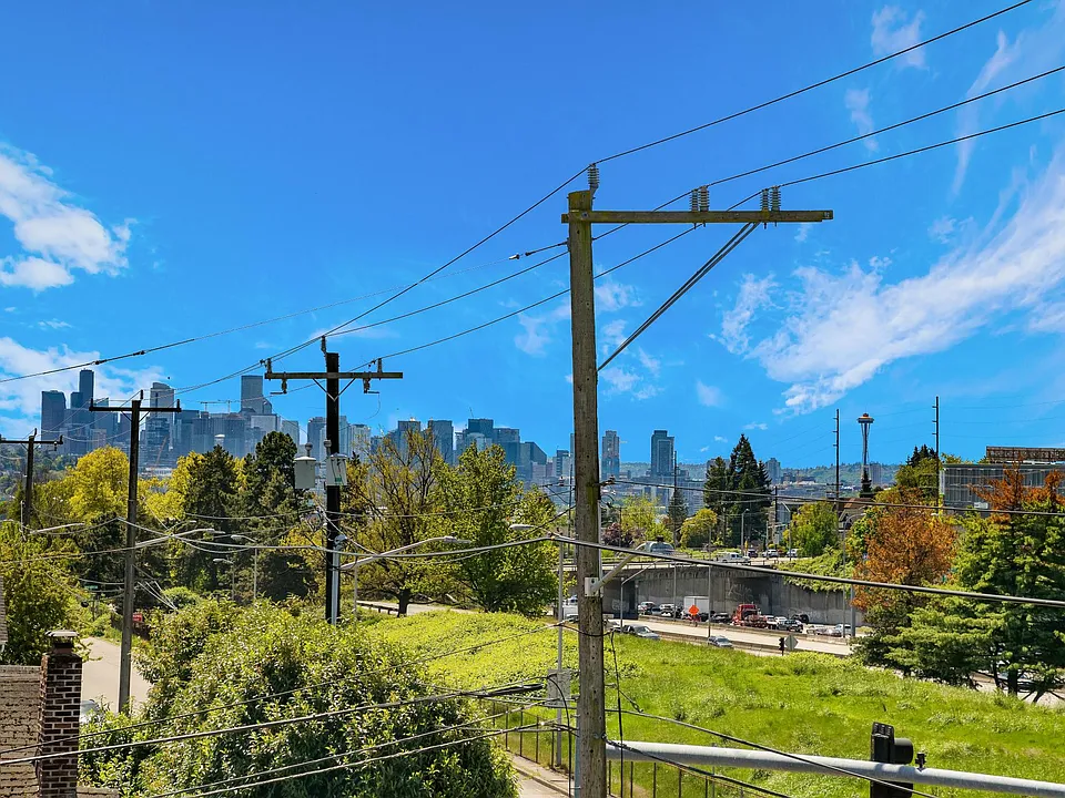 Views of the Space Needle and Downtown