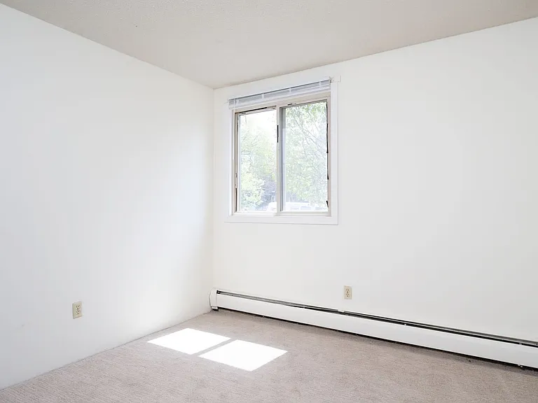 2122 Grand Ave S — Photo 8
