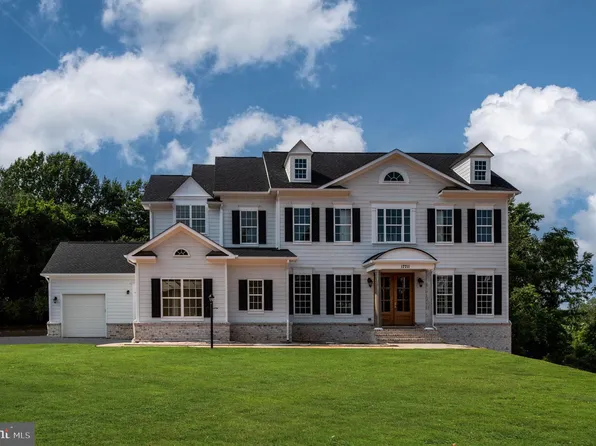 17711 Airmont Rd, Round Hill, VA 20141