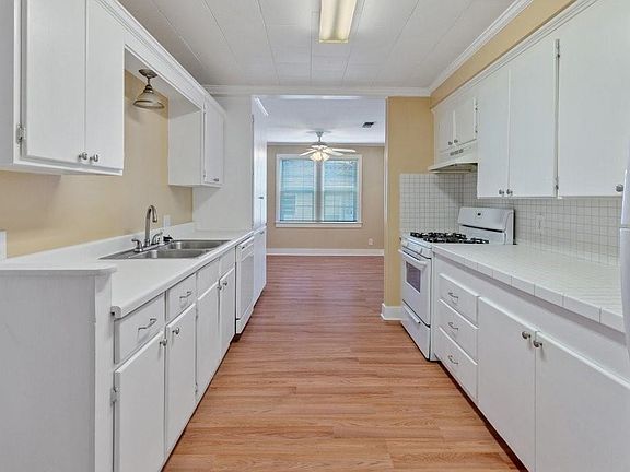 4th image of 3814 Auburn St
