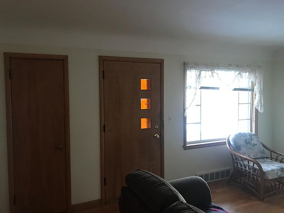 2nd image of 1609 Pauline Blvd