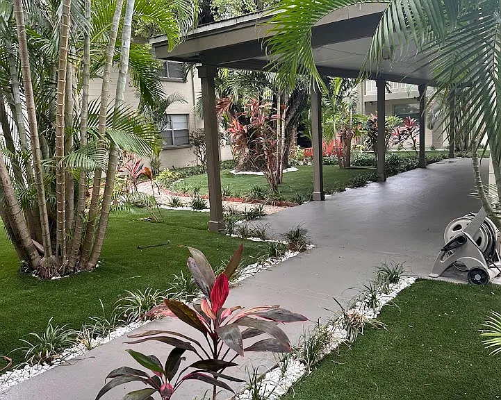 Parson's Green Courtyard Apartments — Photo 9