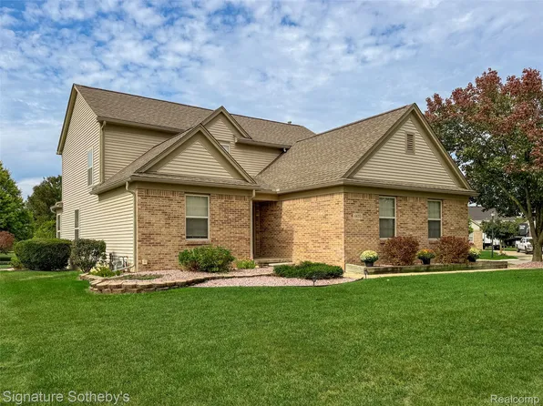 6833 Sadie Ln, Belleville, MI 48111