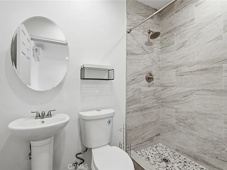 8155 Genesta Ave — Photo 6