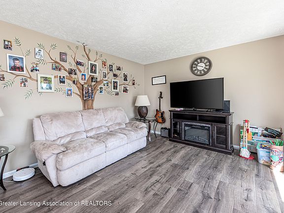 3rd image of 5428 Calvary Cir