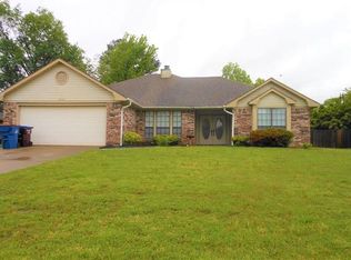 8700 Skypark Dr, Fort Smith, AR 72903