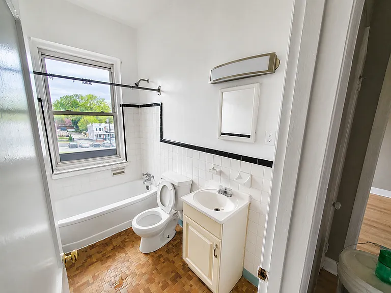 818 S Broom — Photo 12