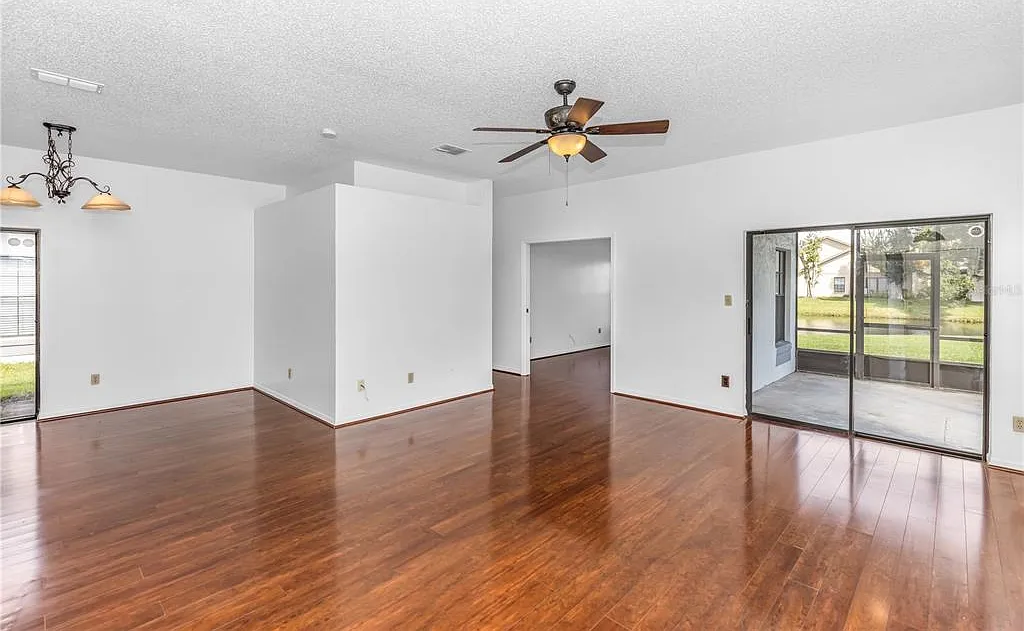 3 bed, 2.0 bath, 1600 sqft, $2,500 — Photo 4